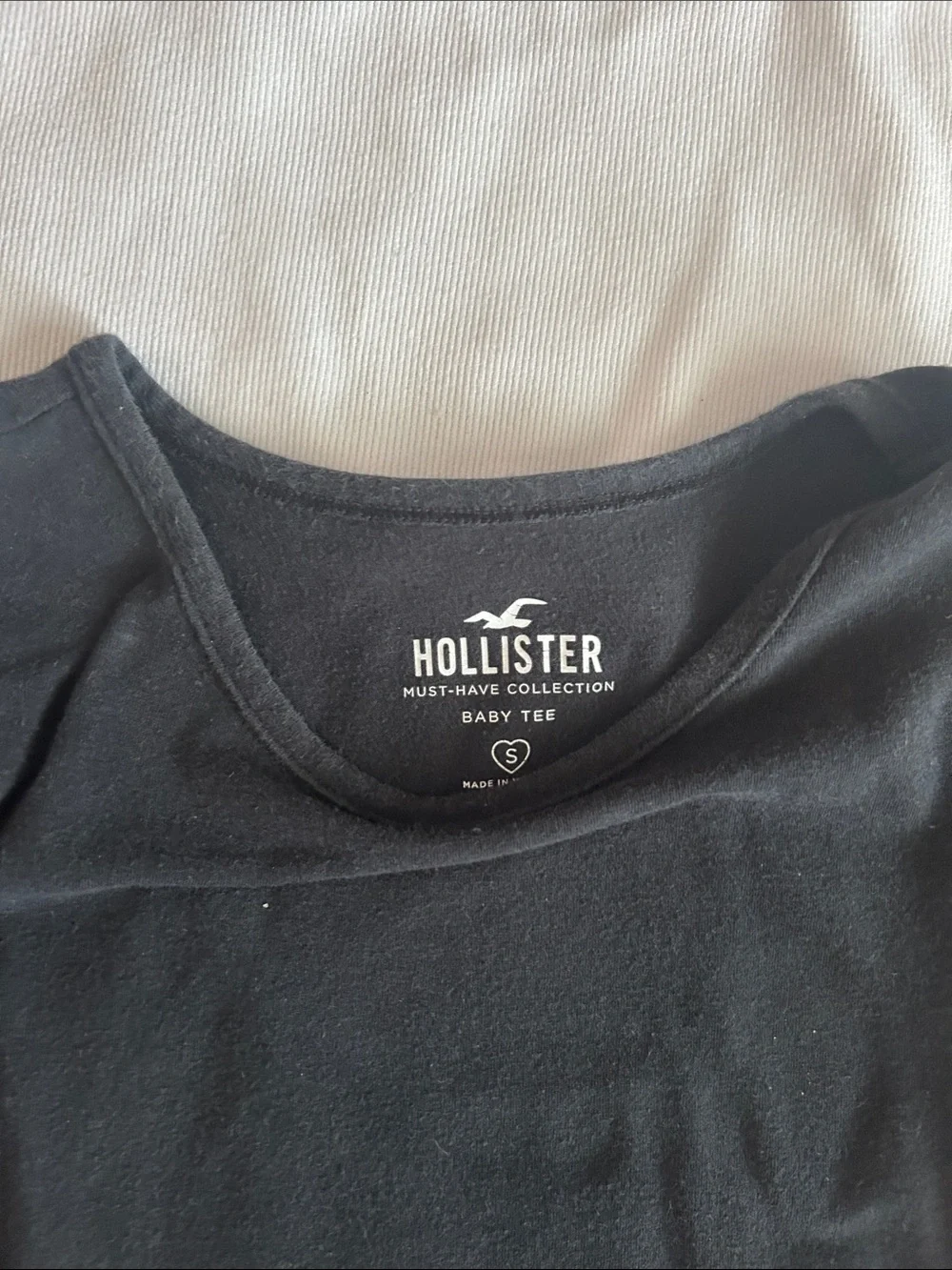 Hollister Ribbed Scoop-Neck Crop Top - Black - Picture 2 of 4